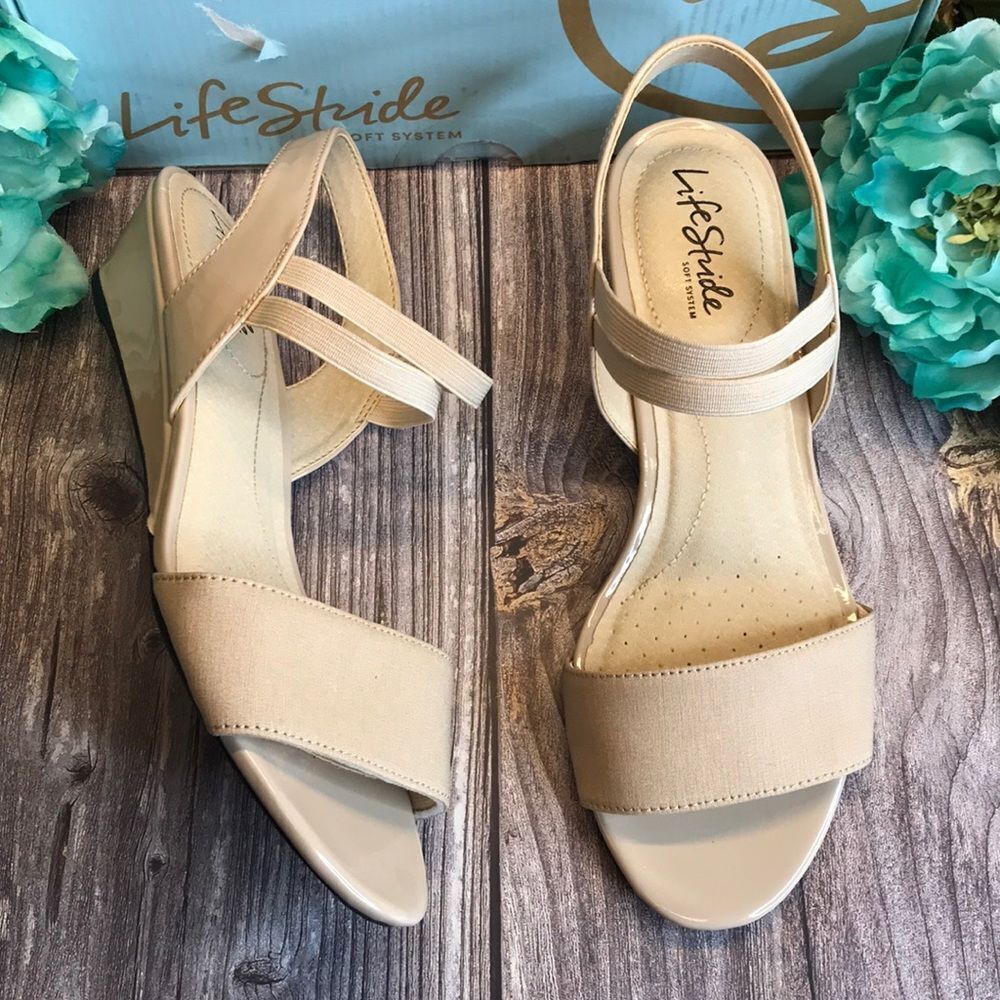 LIFESTRIDE Yolo Tan Ankle Strap Sandals